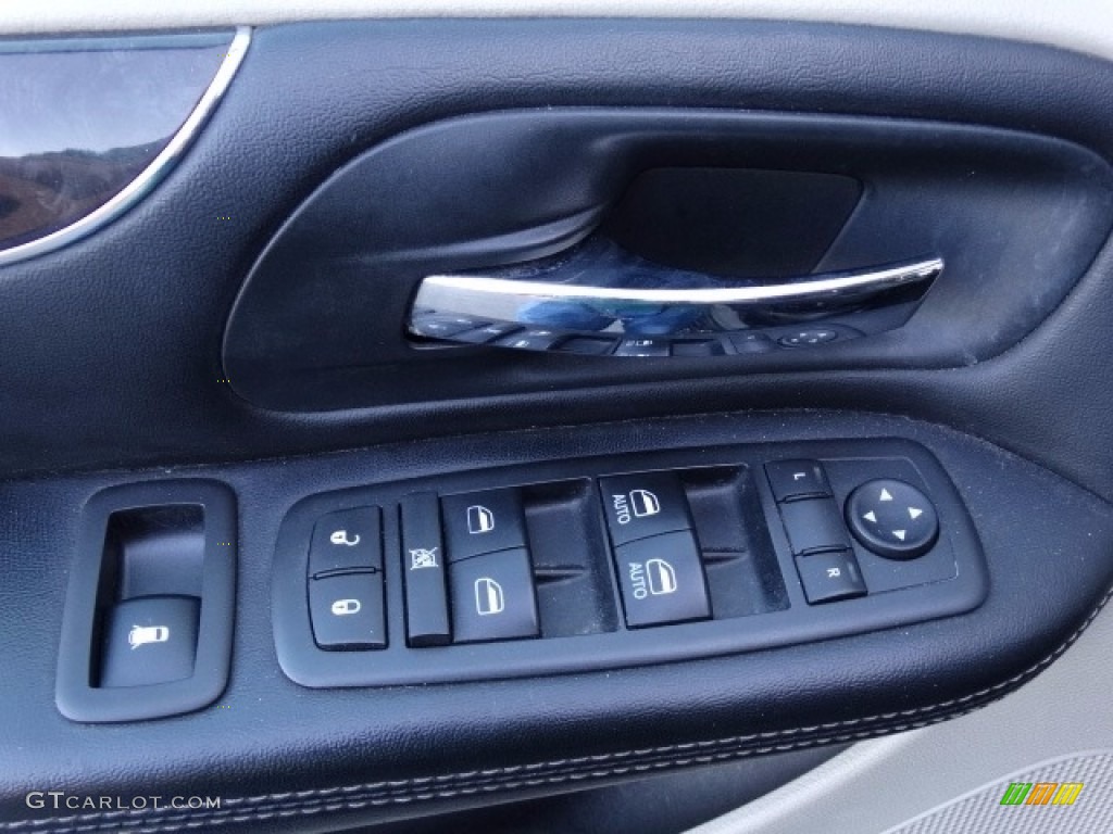 2012 Town & Country Touring - Dark Charcoal Pearl / Black/Light Graystone photo #9