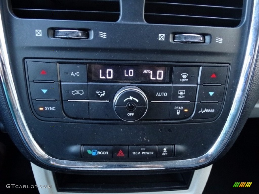 2012 Town & Country Touring - Dark Charcoal Pearl / Black/Light Graystone photo #21