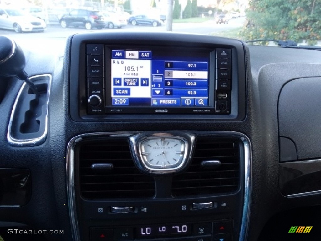 2012 Town & Country Touring - Dark Charcoal Pearl / Black/Light Graystone photo #22