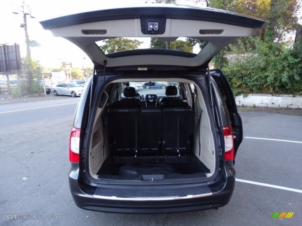 2012 Town & Country Touring - Dark Charcoal Pearl / Black/Light Graystone photo #32