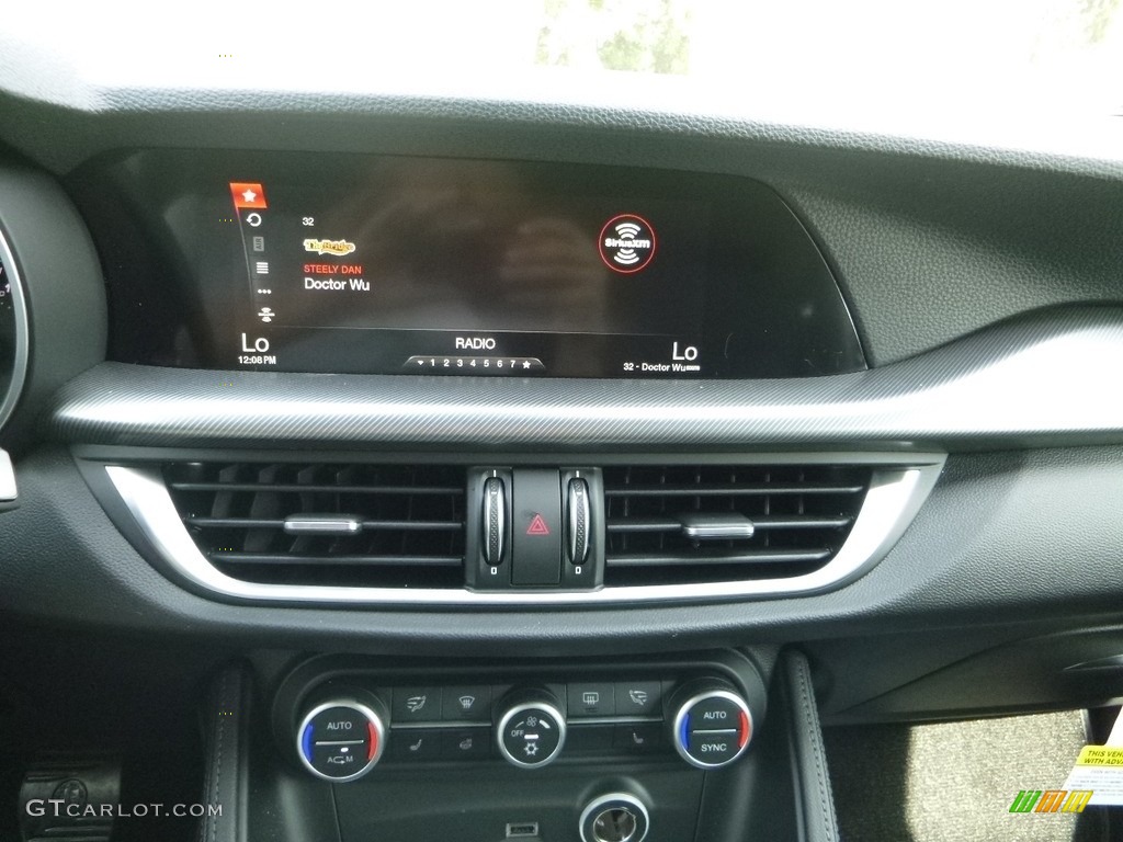 2018 Alfa Romeo Stelvio AWD Controls Photo #122943725