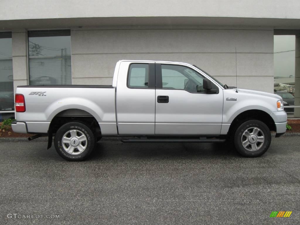 2005 F150 STX SuperCab 4x4 - Silver Metallic / Medium Flint Grey photo #2