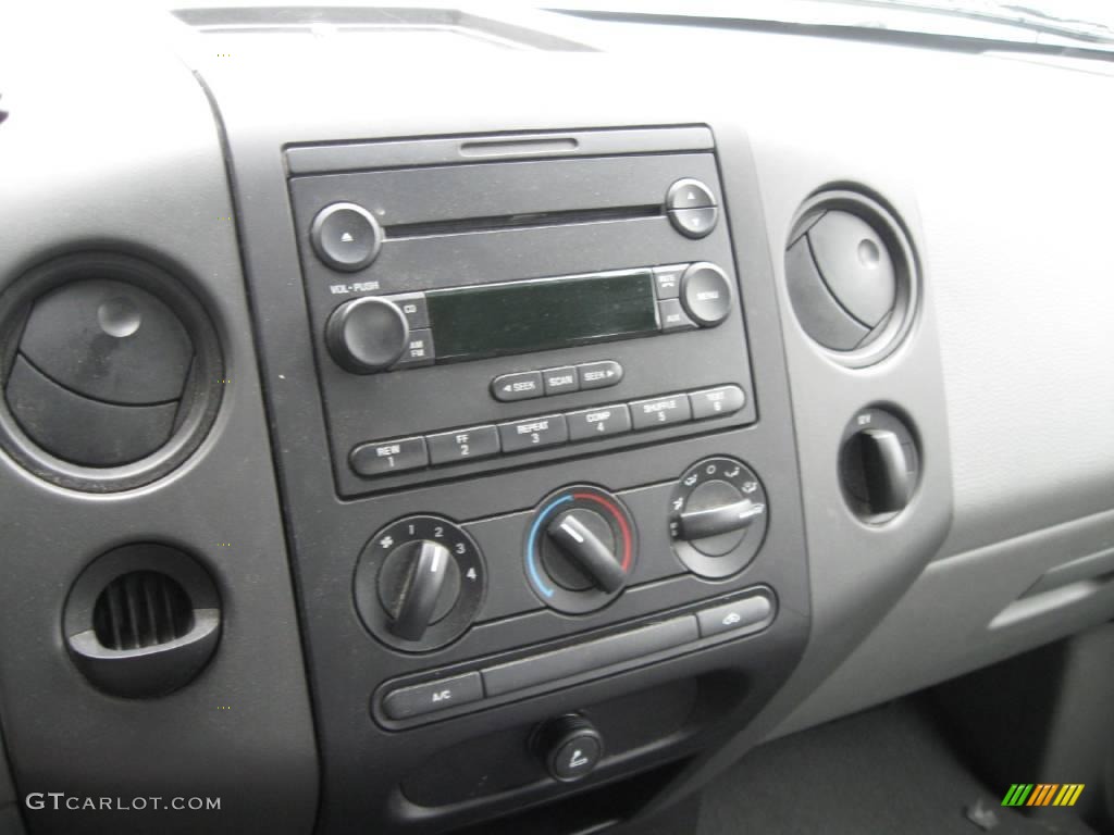 2005 F150 STX SuperCab 4x4 - Silver Metallic / Medium Flint Grey photo #8