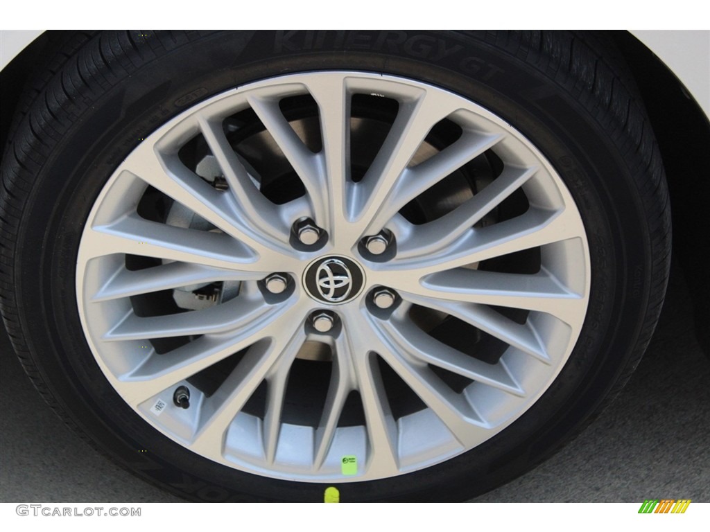 2018 Camry XLE - Wind Chill Pearl / Macadamia photo #4