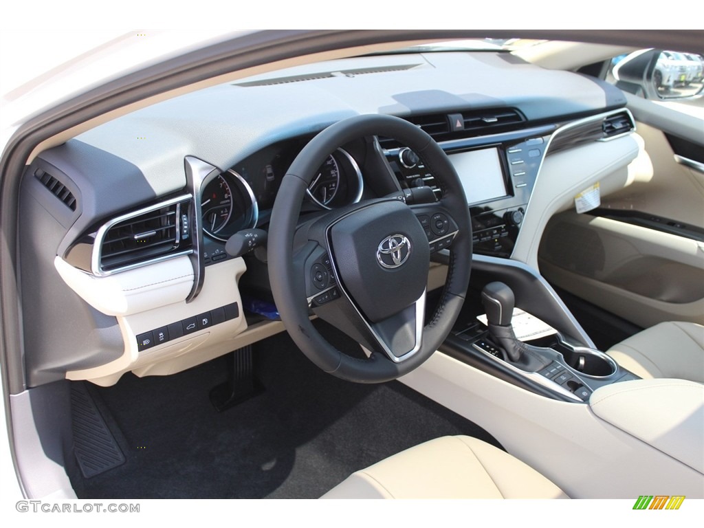 2018 Camry XLE - Wind Chill Pearl / Macadamia photo #8