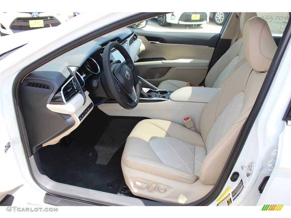 2018 Camry XLE - Wind Chill Pearl / Macadamia photo #9