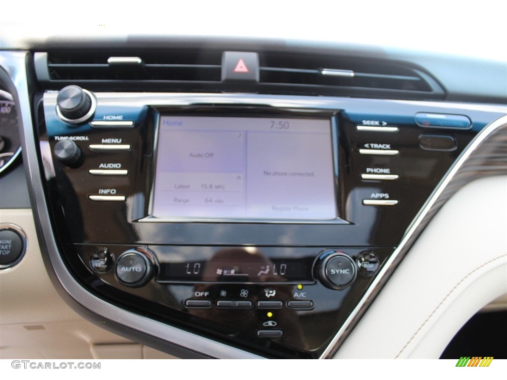 2018 Camry XLE - Wind Chill Pearl / Macadamia photo #10