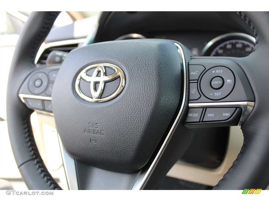 2018 Camry XLE - Wind Chill Pearl / Macadamia photo #11