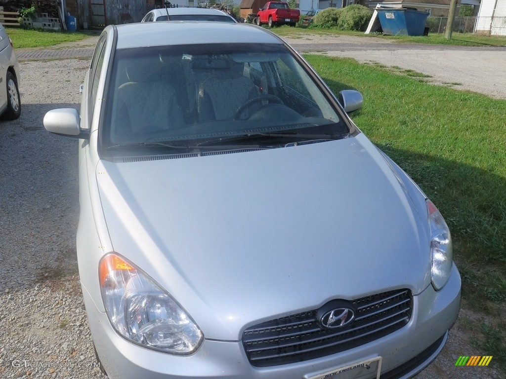 2010 Accent GLS 4 Door - Platinum Silver / Gray photo #2