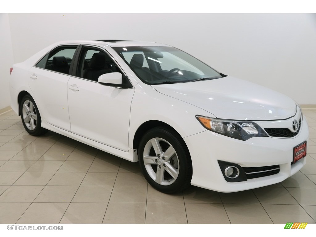 2014 Camry SE - Super White / Black/Ash photo #1