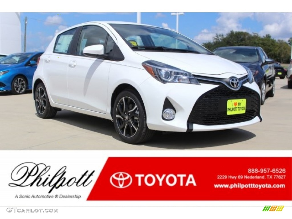 2017 Yaris 5-Door SE - Super White / Black photo #1