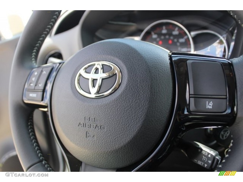 2017 Yaris 5-Door SE - Super White / Black photo #10