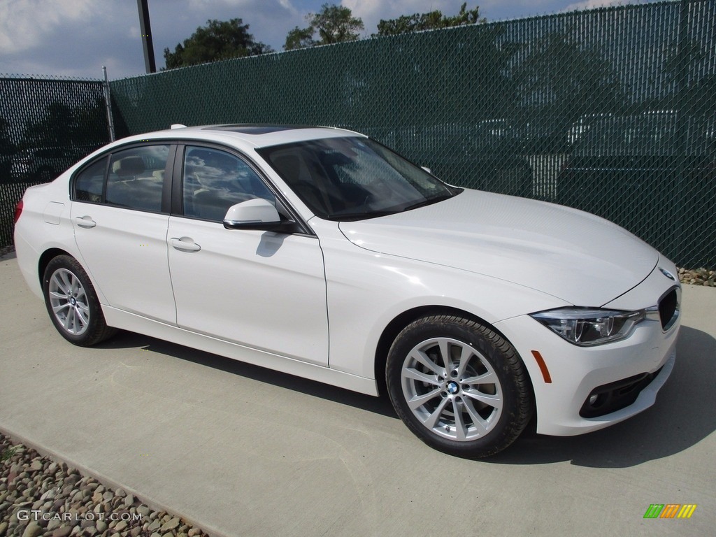 2018 3 Series 320i xDrive Sedan - Alpine White / Venetian Beige photo #1