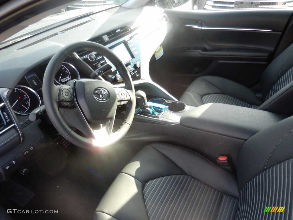 2018 Camry SE - Predawn Gray Mica / Black photo #3