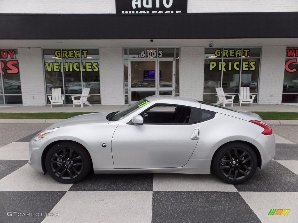 Magnetic Black Nissan 370Z