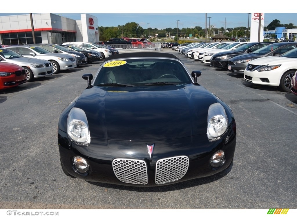 2006 Solstice Roadster - Mysterious Black / Ebony photo #18