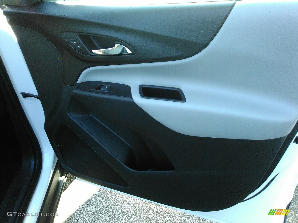 2018 Equinox LS - Summit White / Medium Ash Gray photo #17