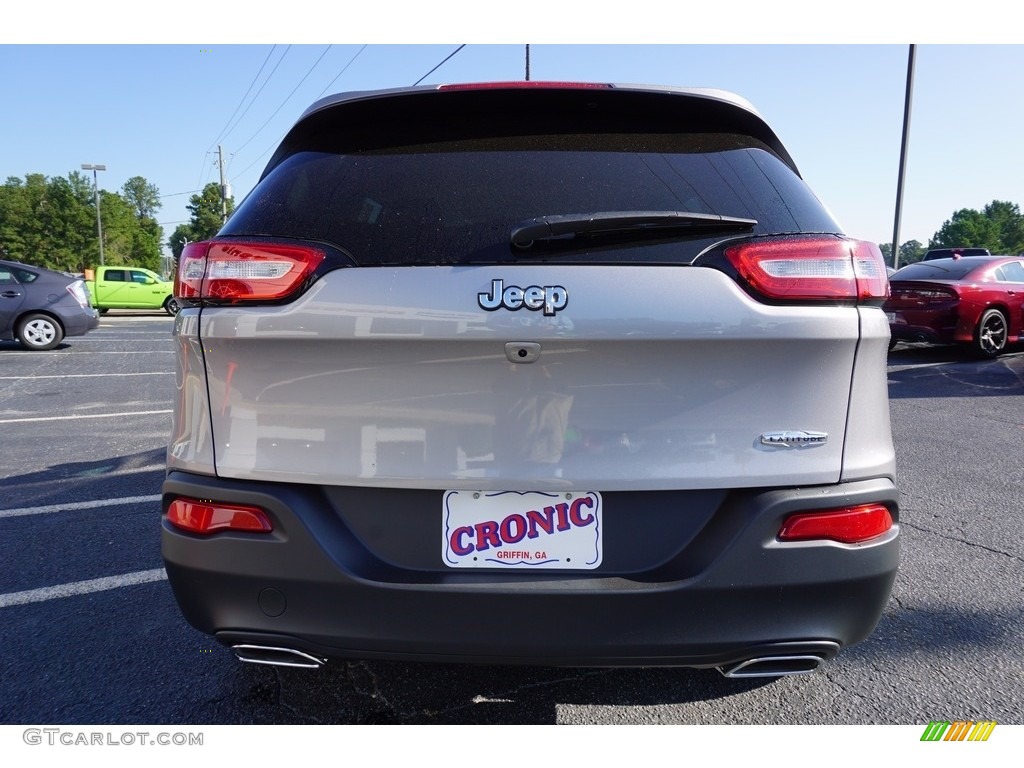 2018 Cherokee Latitude - Billet Silver Metallic / Black photo #6