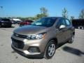 Front 3/4 View of 2018 Trax LS