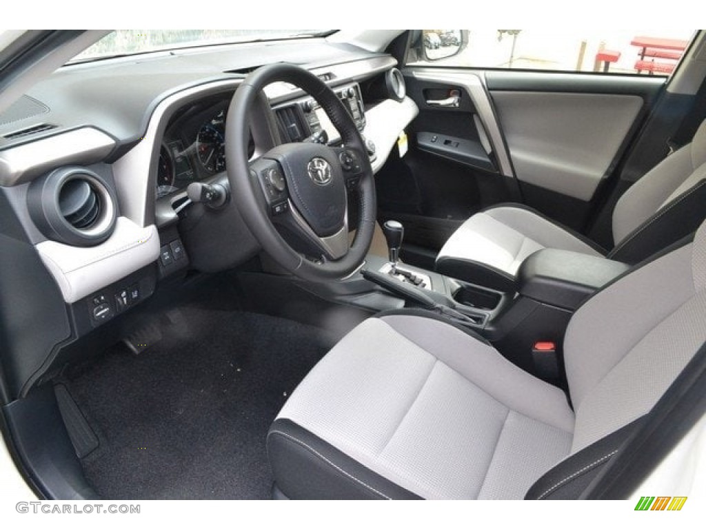 2018 RAV4 XLE AWD - Super White / Ash photo #5