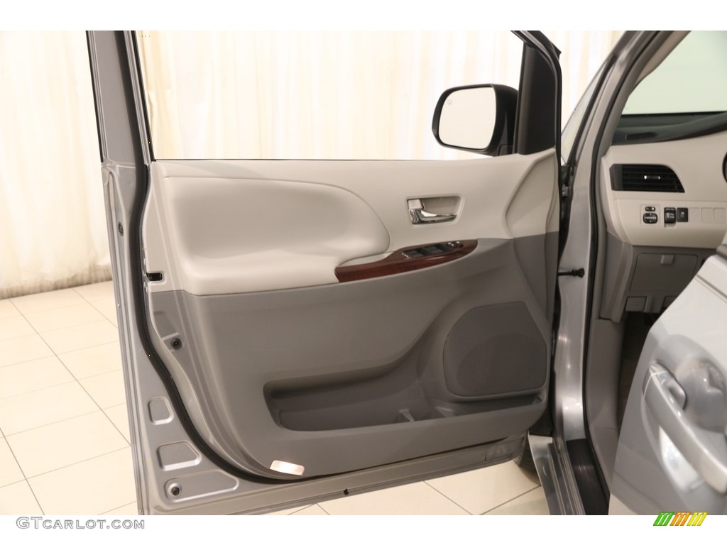 2014 Sienna XLE - Silver Sky Metallic / Light Gray photo #4