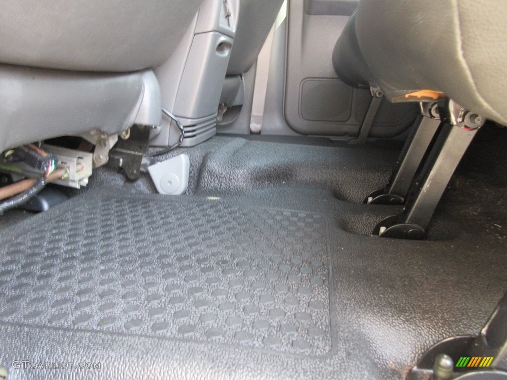 2005 Explorer Sport Trac XLT 4x4 - Silver Birch Metallic / Medium Dark Flint photo #22