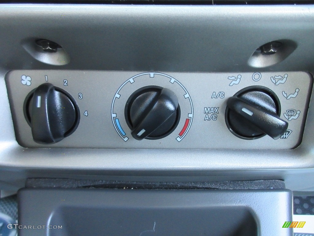 2005 Explorer Sport Trac XLT 4x4 - Silver Birch Metallic / Medium Dark Flint photo #39
