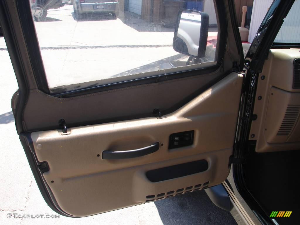 2002 Wrangler SE 4x4 - Black / Camel Beige photo #10