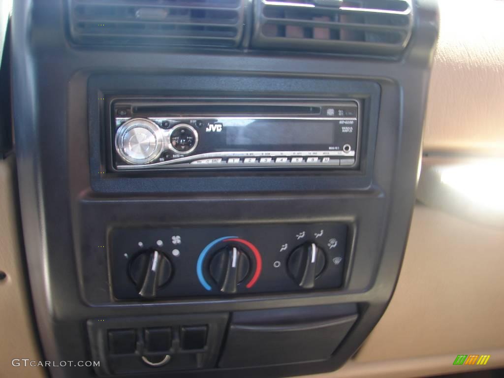 2002 Wrangler SE 4x4 - Black / Camel Beige photo #12