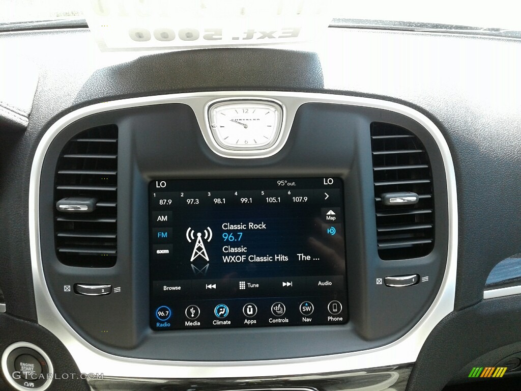 2018 Chrysler 300 Touring Controls Photo #122993307