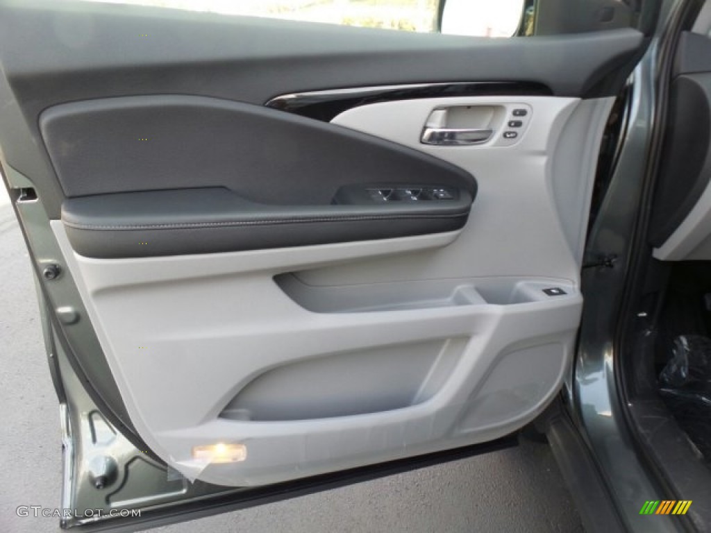 2018 Honda Ridgeline RTL-E AWD Gray Door Panel Photo #123000627