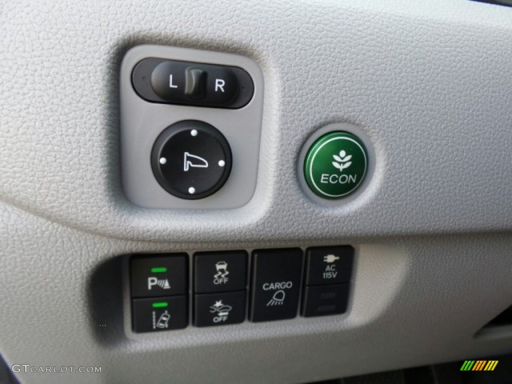 2018 Honda Ridgeline RTL-E AWD Controls Photo #123000636