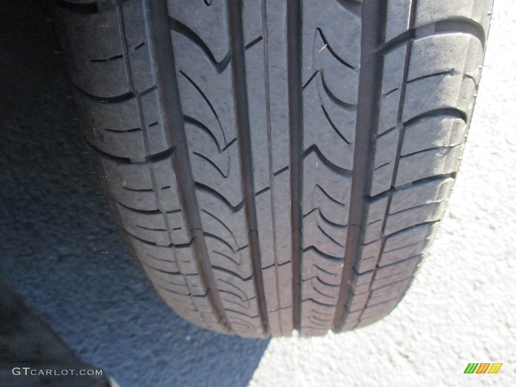 2005 Prius Hybrid - Super White / Gray/Burgundy photo #23