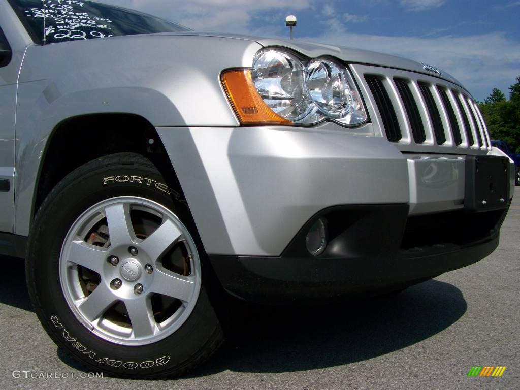 2008 Grand Cherokee Laredo 4x4 - Bright Silver Metallic / Dark Slate Gray photo #2