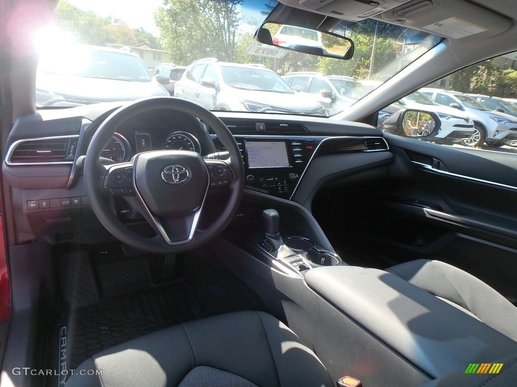 2018 Camry Hybrid XLE - Ruby Flare Pearl / Black photo #8