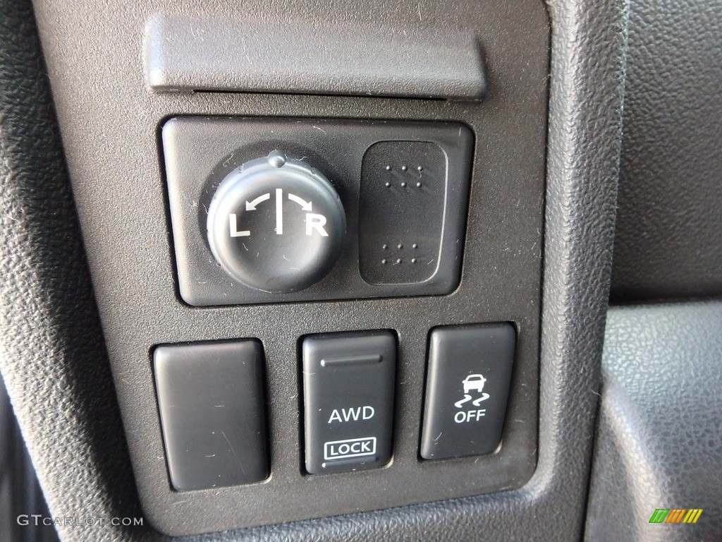 2011 Rogue SV AWD - Platinum Graphite / Black photo #22