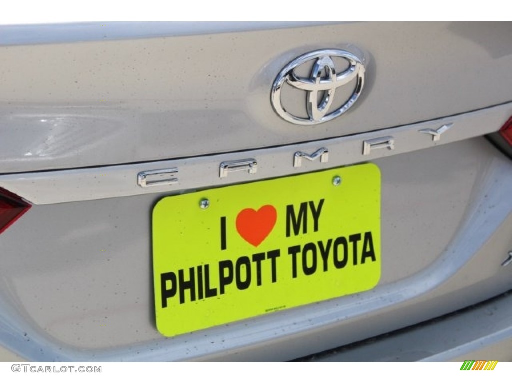 2018 Camry XLE - Celestial Silver Metallic / Ash photo #8