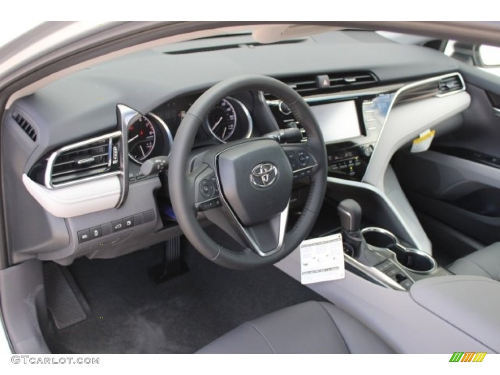 2018 Camry XLE - Celestial Silver Metallic / Ash photo #10