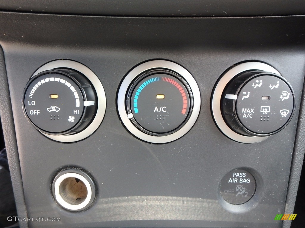 2011 Rogue SV AWD - Platinum Graphite / Black photo #29
