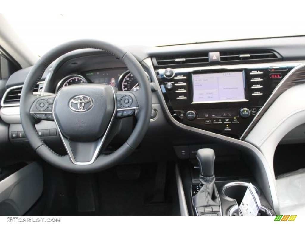 2018 Camry XLE - Celestial Silver Metallic / Ash photo #24