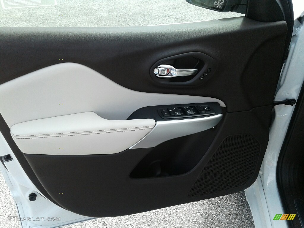 2018 Jeep Cherokee Overland Brown/Pearl Door Panel Photo #123069559