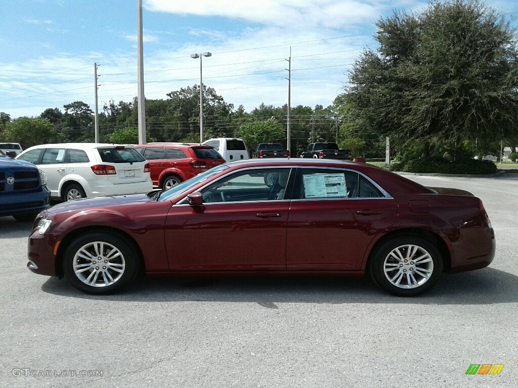 2018 300 Touring - Velvet Red Pearl / Black/Linen photo #1