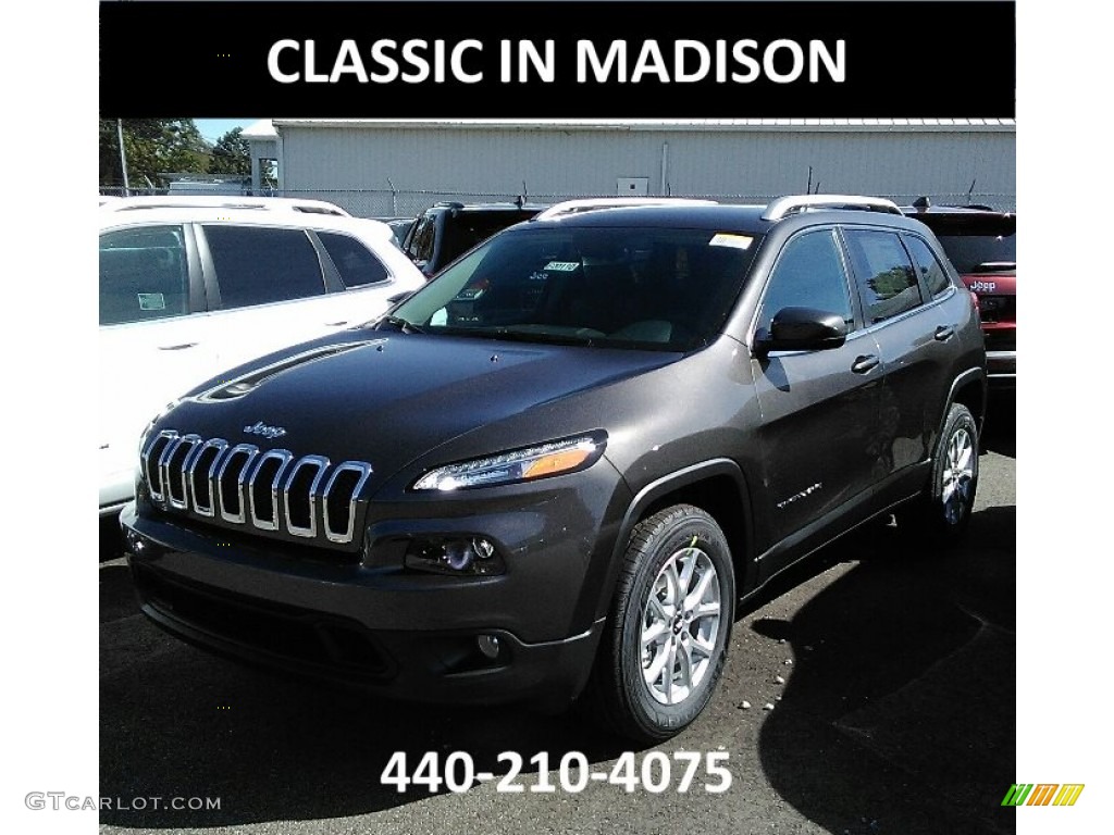 2018 Cherokee Latitude Plus 4x4 - Granite Crystal Metallic / Black photo #1