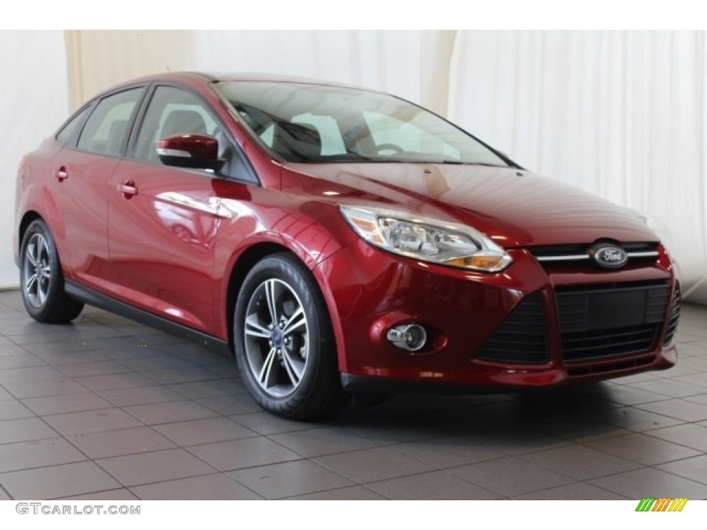 2014 Focus SE Sedan - Ruby Red / Charcoal Black photo #2