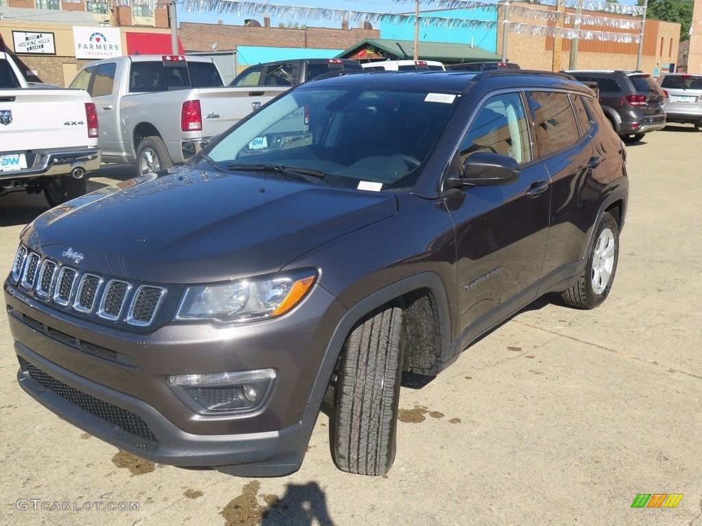 2018 Compass Latitude - Granite Crystal Metallic / Black photo #5