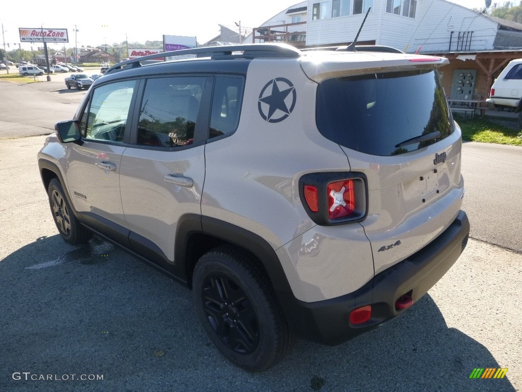 2017 Renegade Trailhawk 4x4 - Mojave Sand / Black photo #3