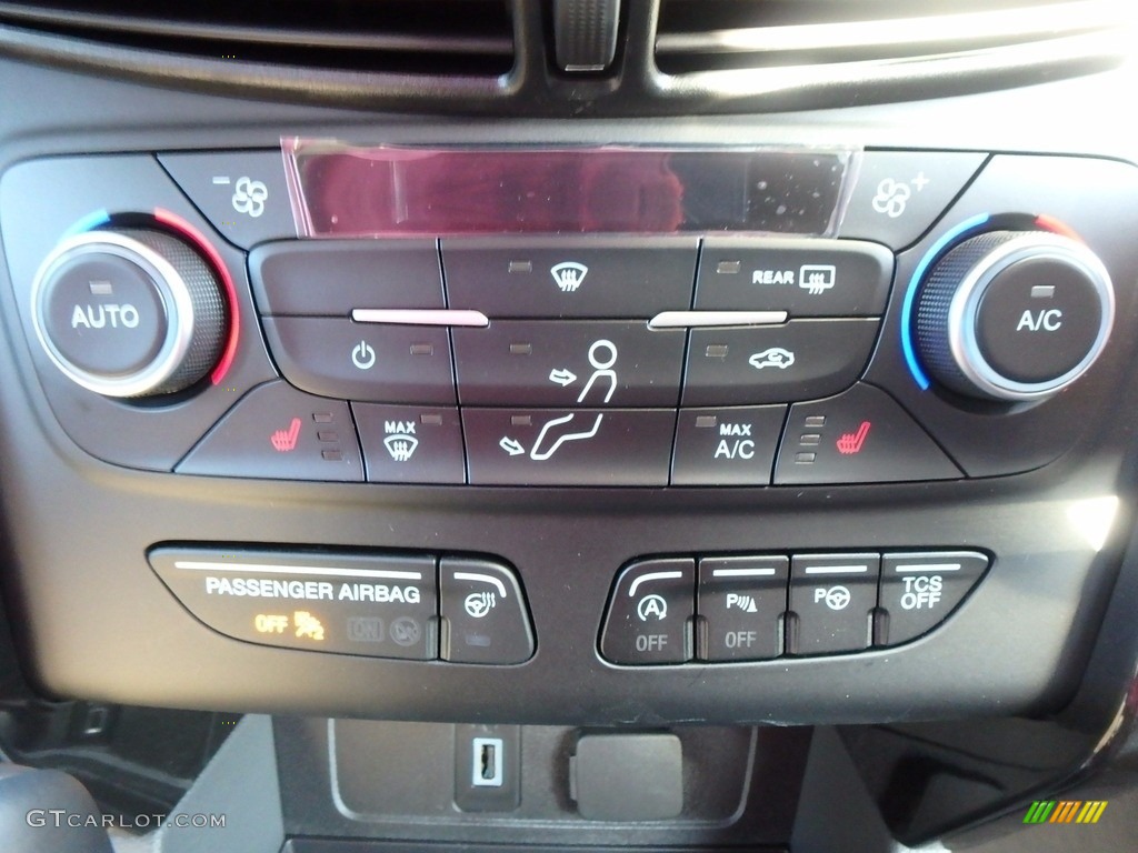 2018 Ford Escape Titanium 4WD Controls Photo #123100705