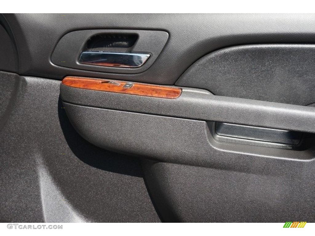 2011 Avalanche LS 4x4 - Summit White / Ebony photo #17