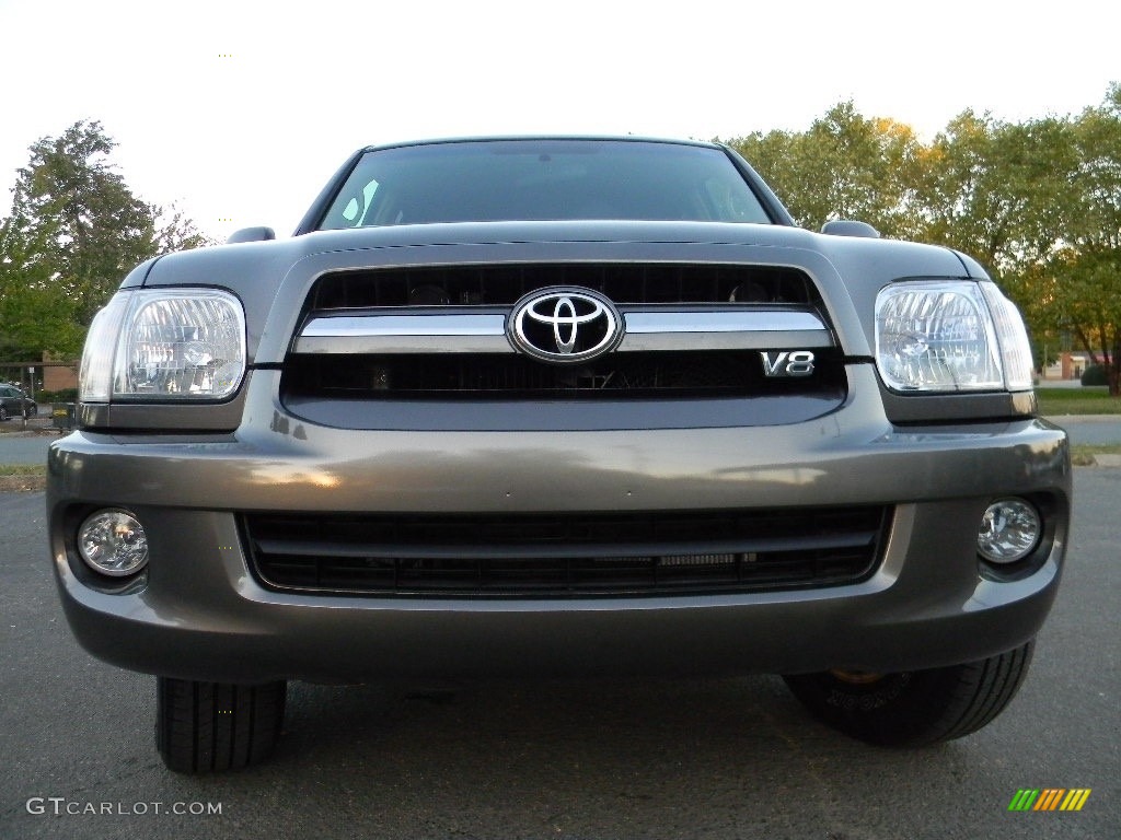 2006 Sequoia SR5 4WD - Phantom Gray Pearl / Light Charcoal photo #4