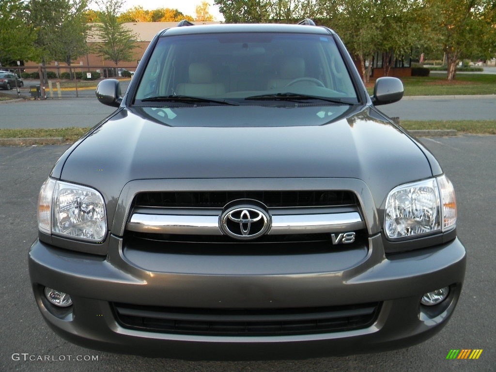 2006 Sequoia SR5 4WD - Phantom Gray Pearl / Light Charcoal photo #5